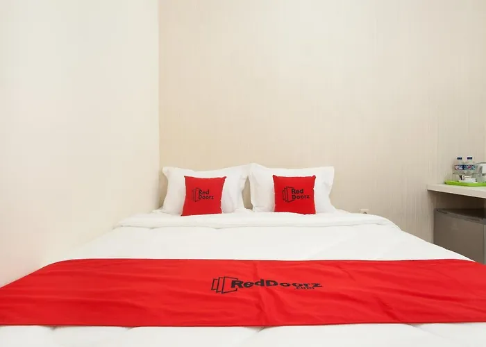 RedDoorz Plus At K23 Rungkut Madya Surabaya